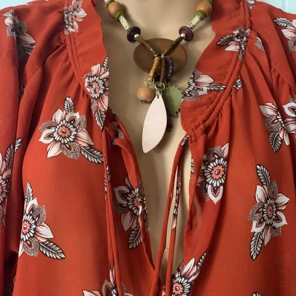 floral long sleeve blouse - Picture 2 of 3